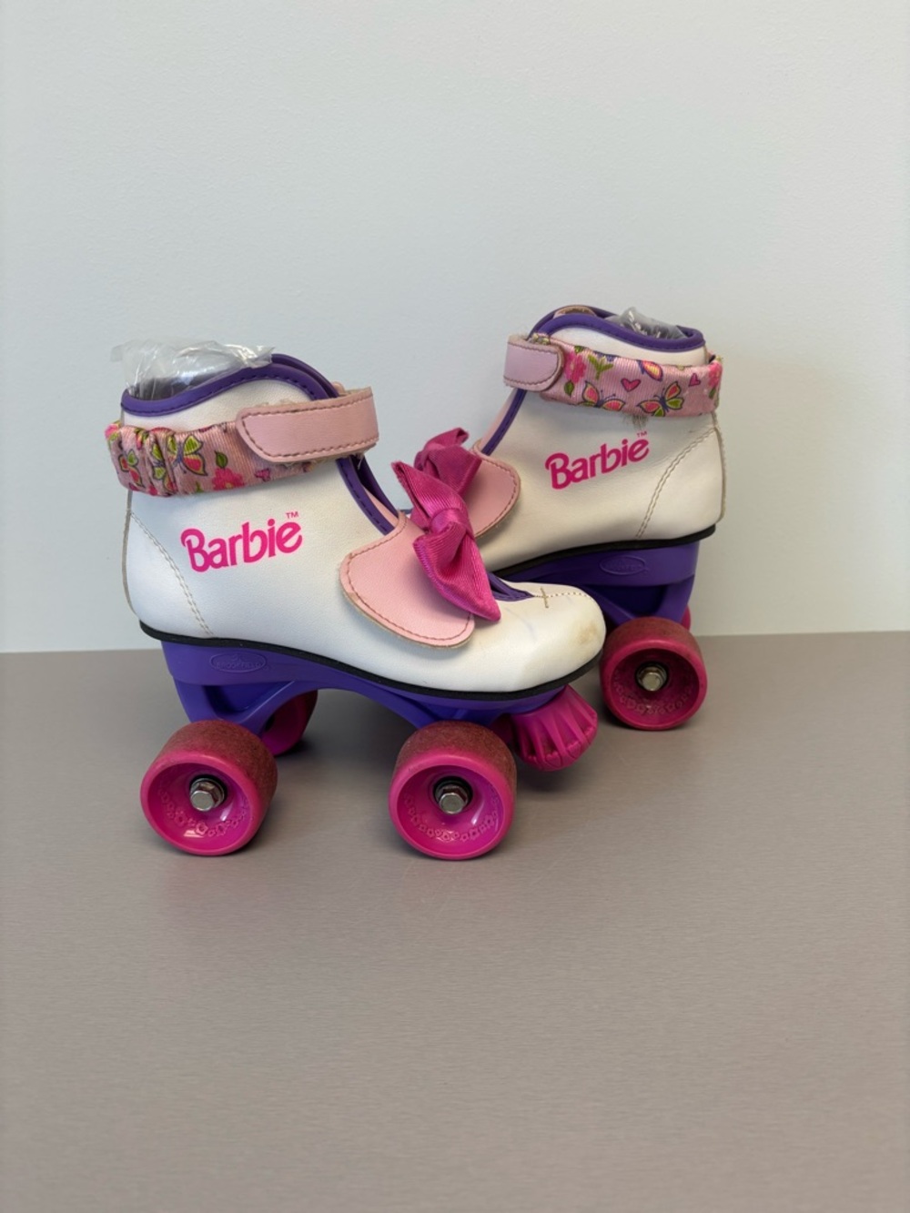 Vintage 1997 Barbie Mattel Brookfield Pink Bubblegum Skates Style 5512 Size J11
